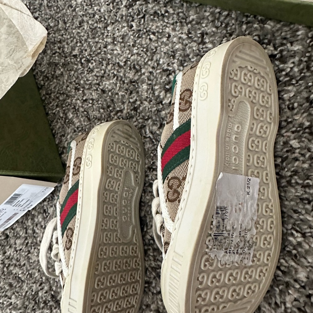 Gucci Kids Beige GG Canvas Sneakers with Green Trim and Red Stripe - Picture 5 of 11